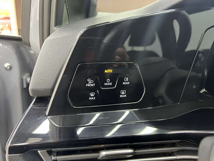 Фото 11 - Volkswagen Golf