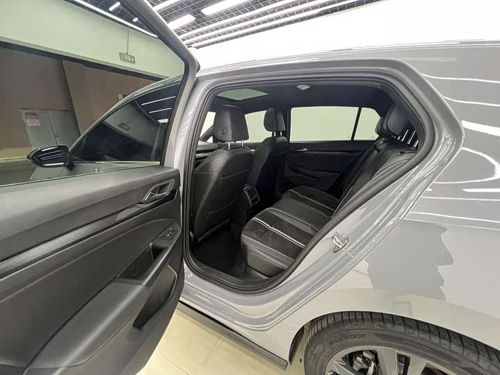 Фото 16 - Volkswagen Golf