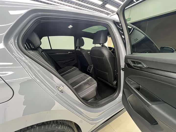 Фото 21 - Volkswagen Golf