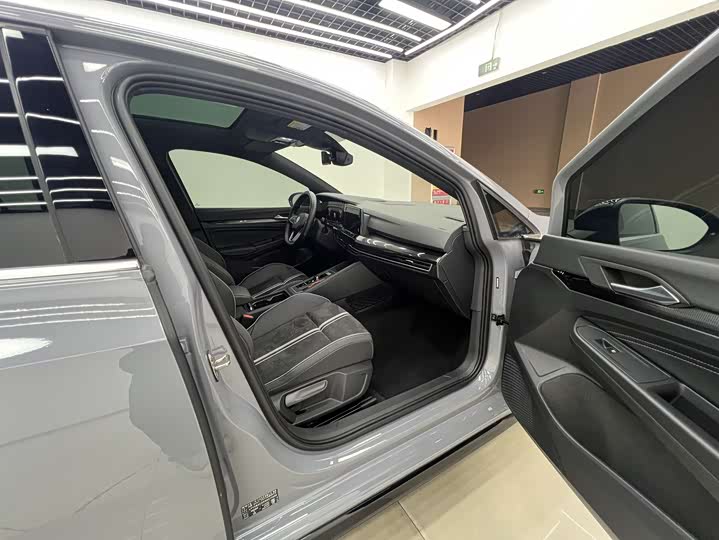 Фото 22 - Volkswagen Golf