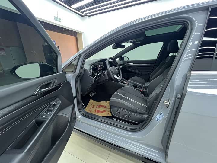 Фото 9 - Volkswagen Golf