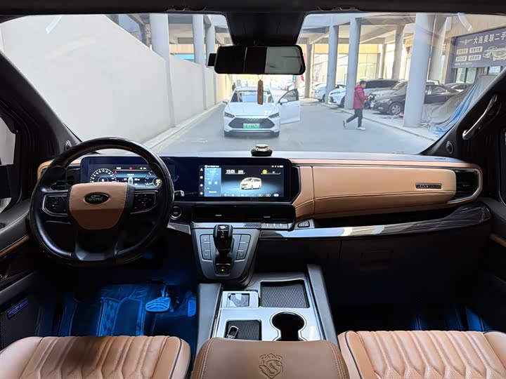 Фото 11 - Ford Tourneo