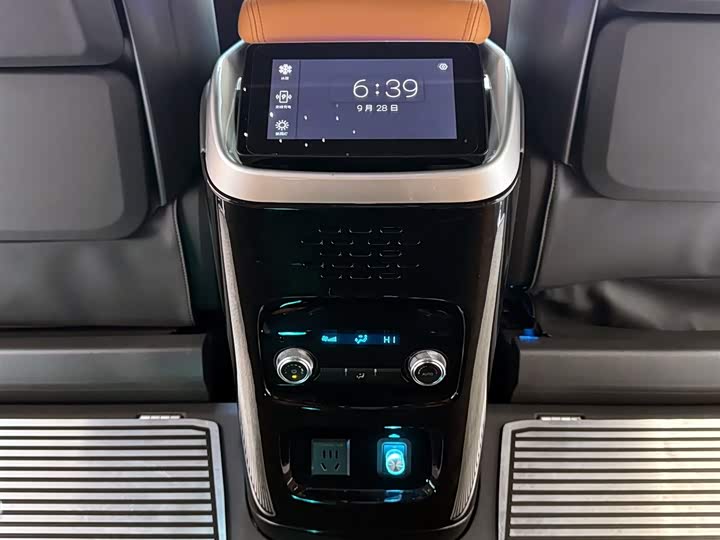 Фото 16 - Ford Tourneo