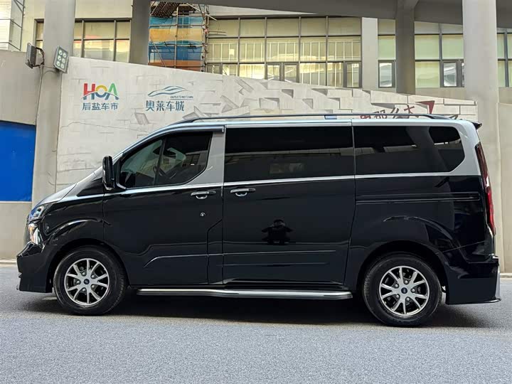 Фото 3 - Ford Tourneo