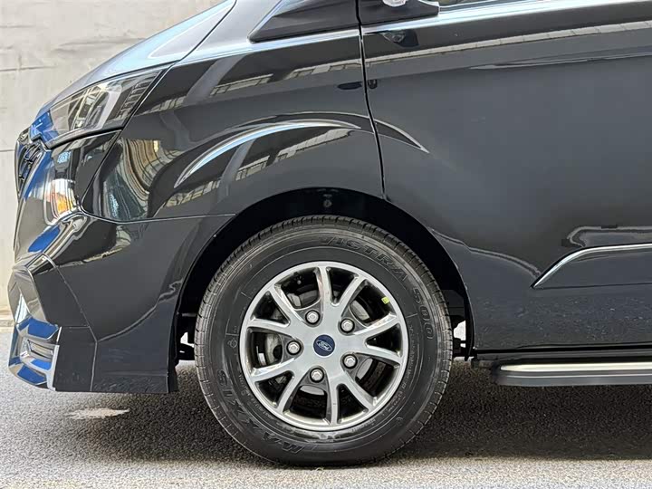 Фото 6 - Ford Tourneo