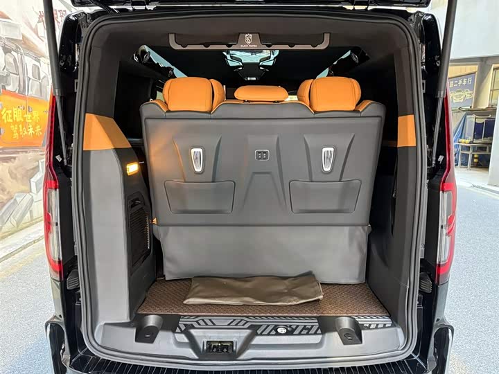 Фото 8 - Ford Tourneo