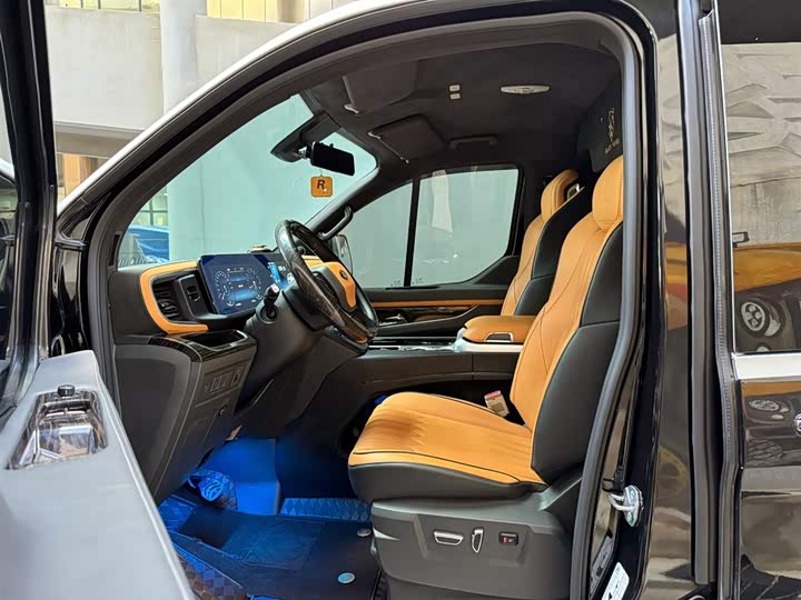 Фото 9 - Ford Tourneo