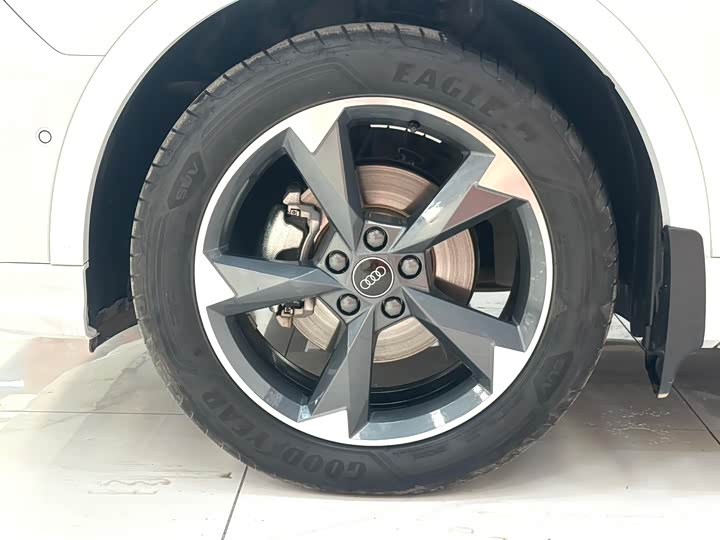 Фото 15 - Audi Q3