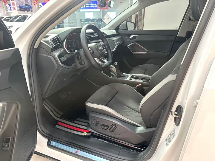 Фото 8 - Audi Q3