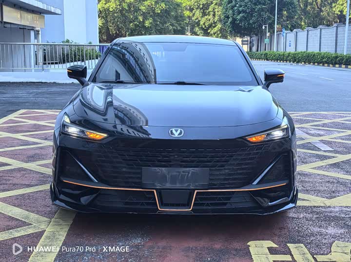 Фото 2 - Changan UNI-V