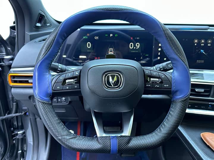 Фото 11 - Changan UNI-T