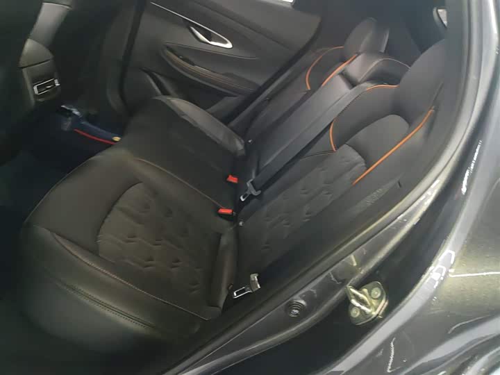 Фото 17 - Changan UNI-T