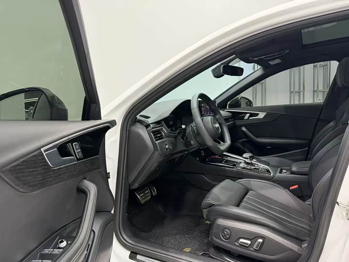 Фото 3 - Audi A4L