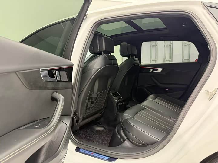 Фото 5 - Audi A4L