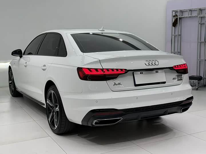 Фото 9 - Audi A4L