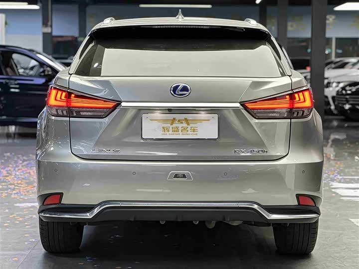 Фото 4 - Lexus RX