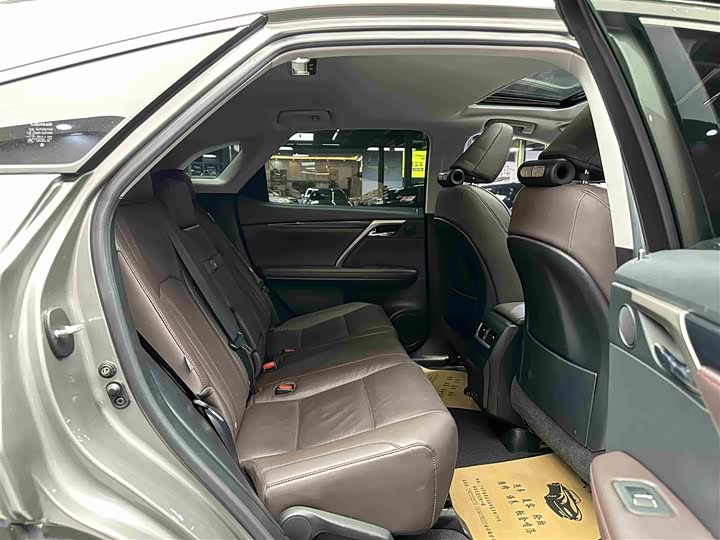 Фото 7 - Lexus RX