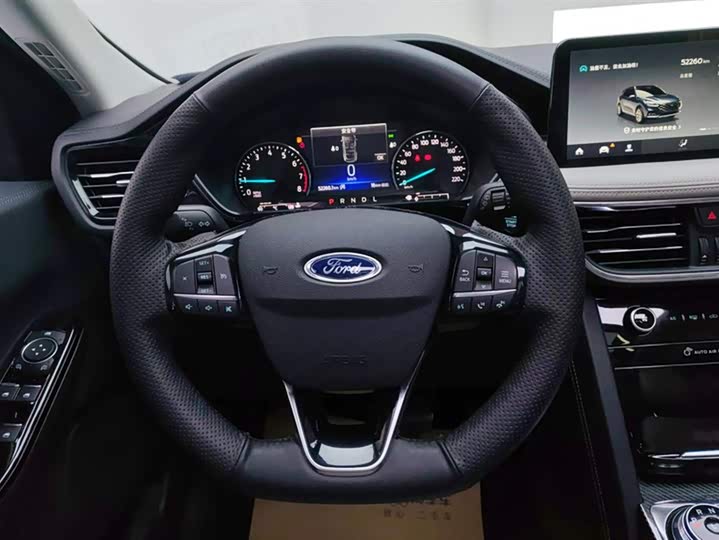 Фото 15 - Ford Escape