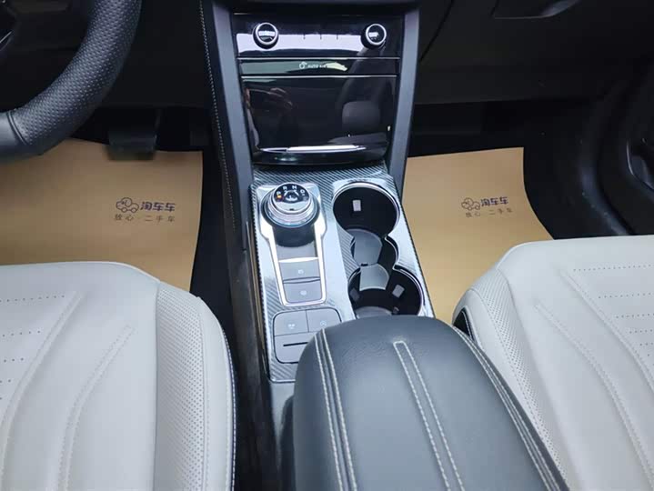 Фото 16 - Ford Escape