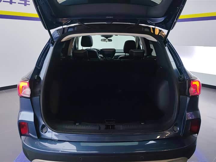 Фото 4 - Ford Escape