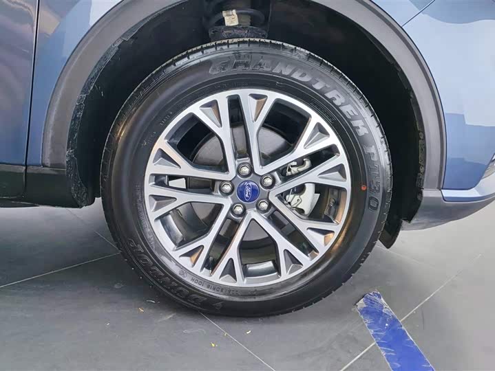 Фото 6 - Ford Escape