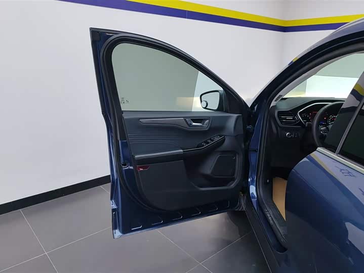 Фото 7 - Ford Escape