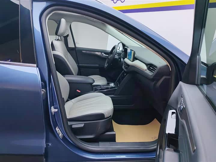 Фото 8 - Ford Escape