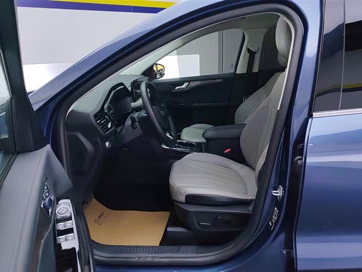 Фото 9 - Ford Escape