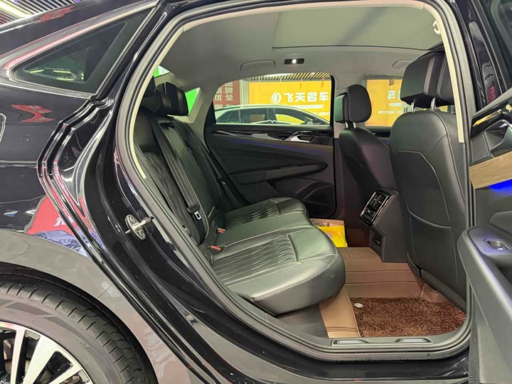 Фото 10 - Volkswagen Passat