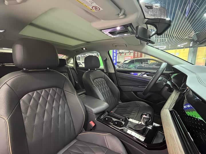 Фото 8 - Volkswagen Passat