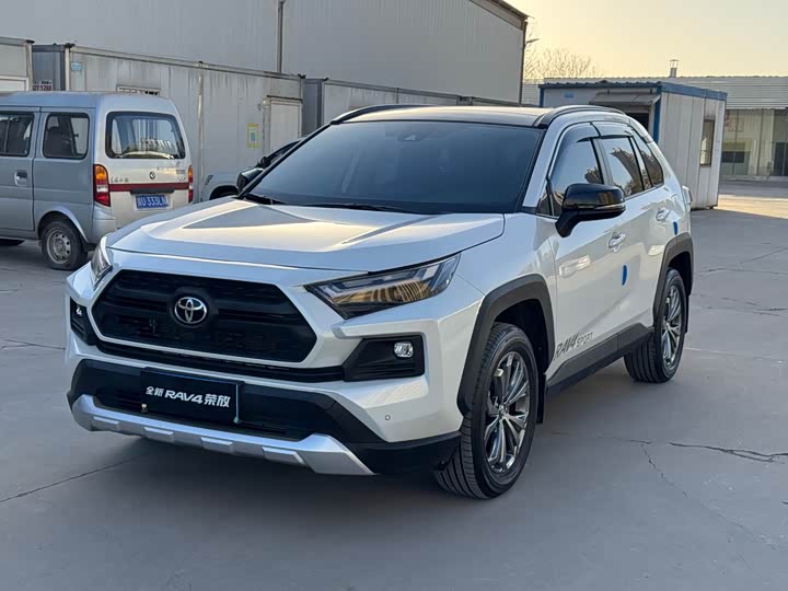 Фото 1 - Toyota RAV4