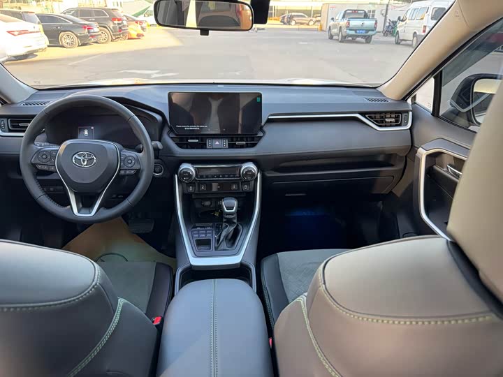 Фото 6 - Toyota RAV4