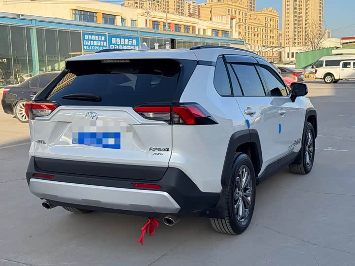 Фото 8 - Toyota RAV4