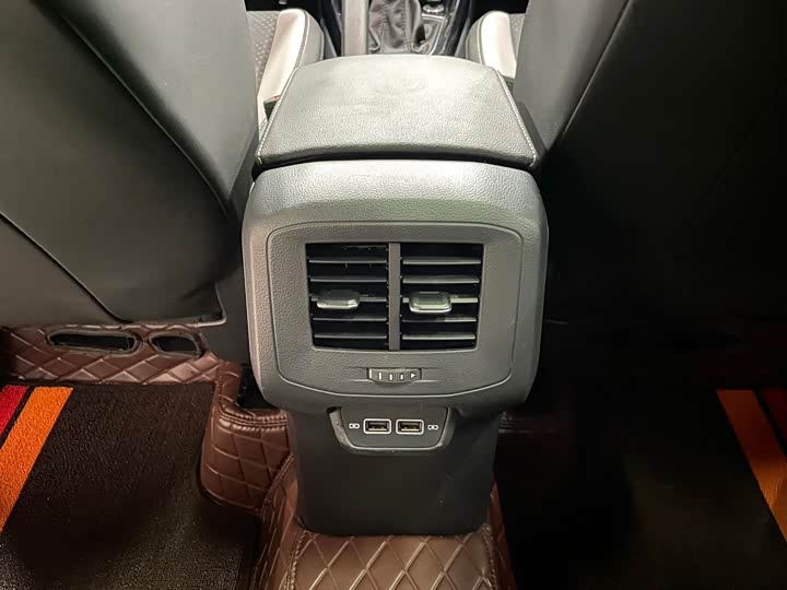 Фото 13 - Volkswagen Tacqua