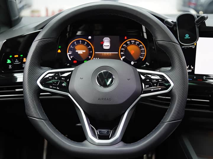 Фото 13 - Volkswagen Golf