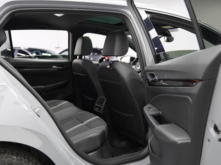 Фото 20 - Volkswagen Golf