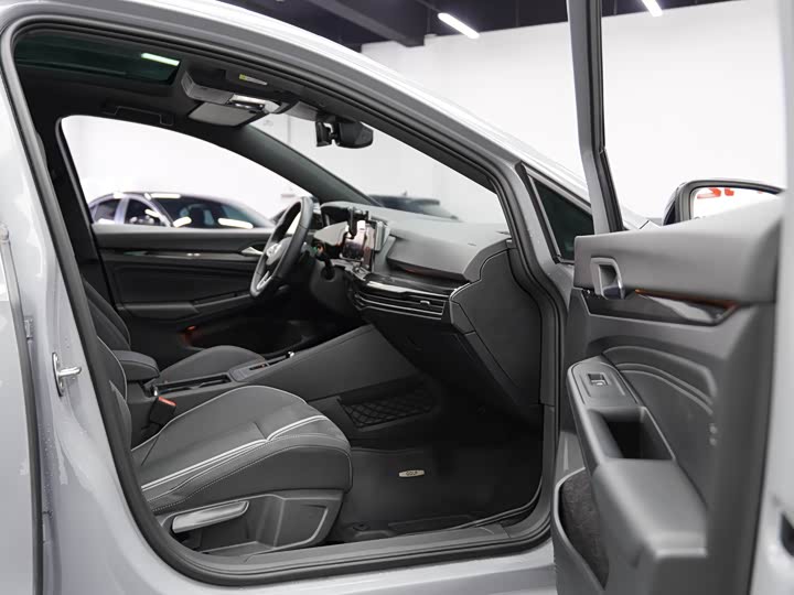 Фото 21 - Volkswagen Golf