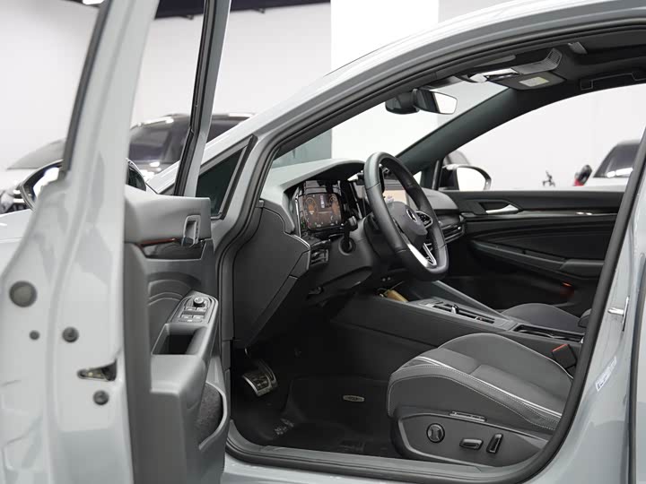 Фото 9 - Volkswagen Golf