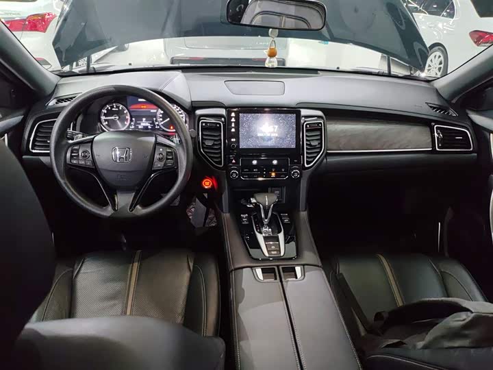 Фото 10 - Honda UR-V