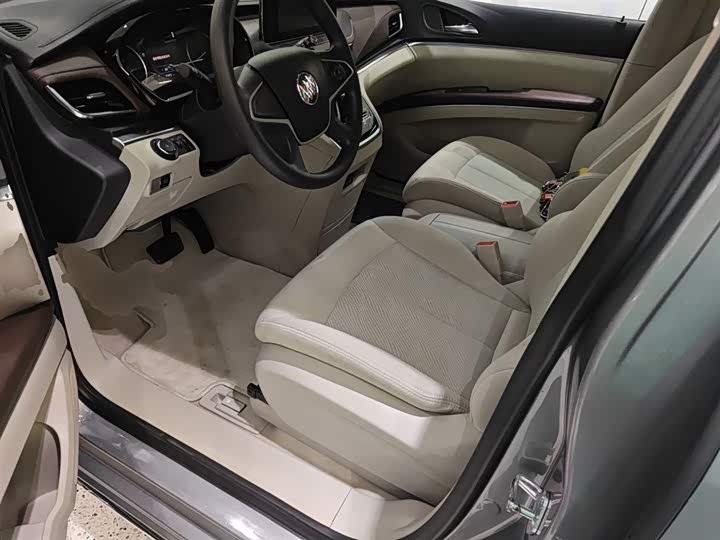 Фото 15 - Buick GL8 ES