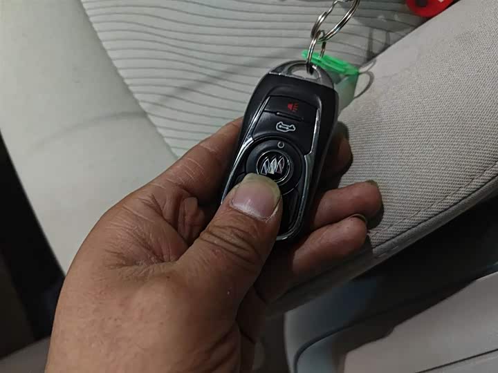 Фото 9 - Buick GL8 ES