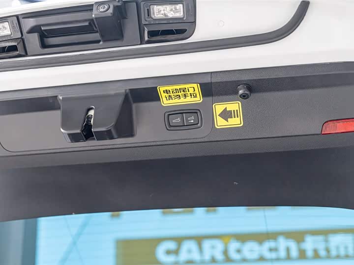 Фото 14 - Porsche Panamera