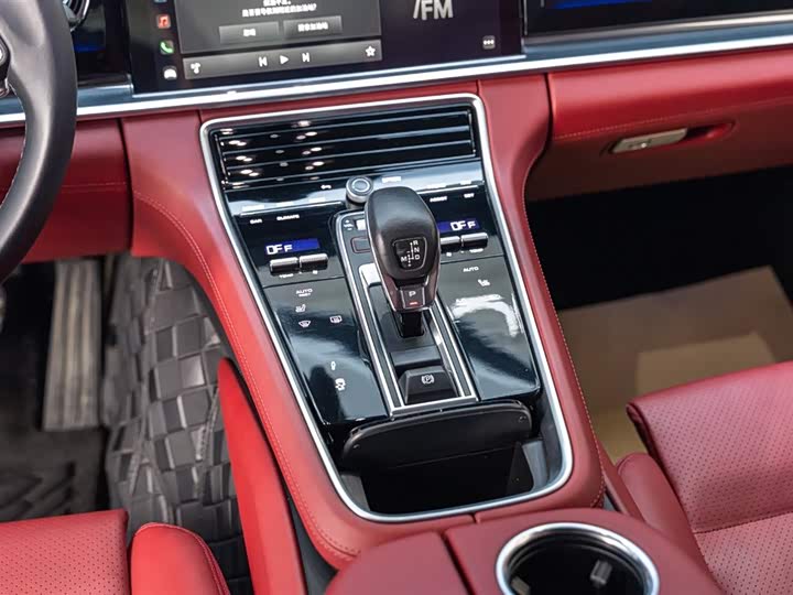 Фото 18 - Porsche Panamera