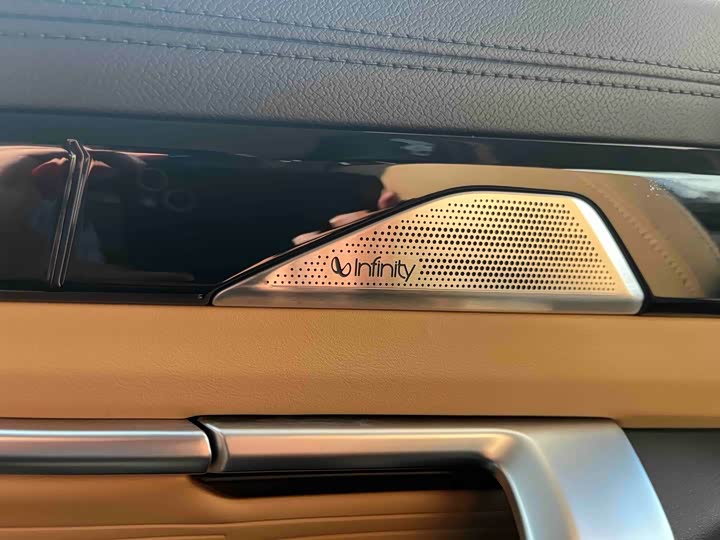 Фото 13 - Geely Atlas L