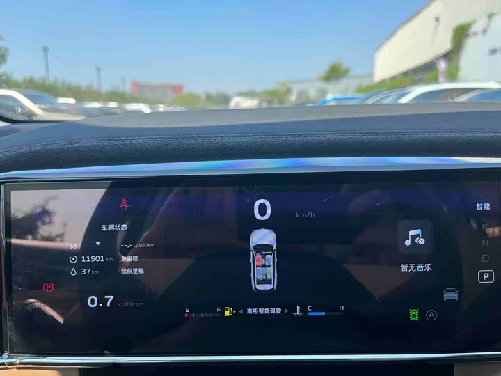 Фото 14 - Geely Atlas L