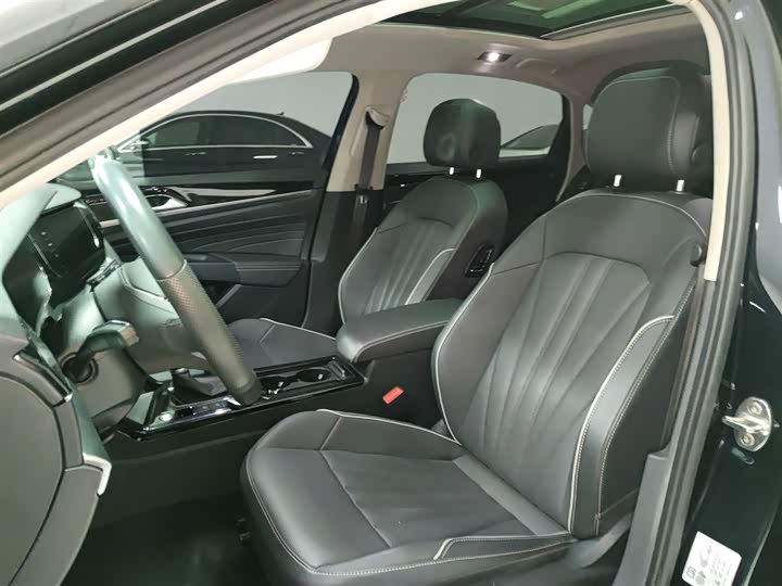 Фото 15 - Volkswagen Passat