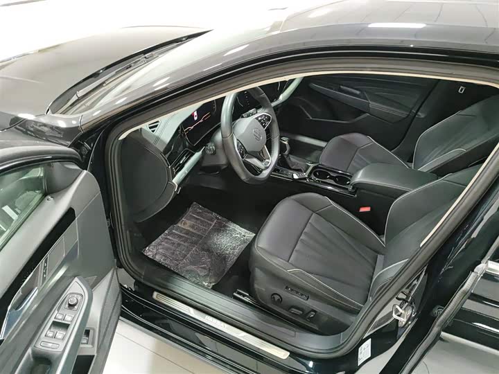 Фото 16 - Volkswagen Passat