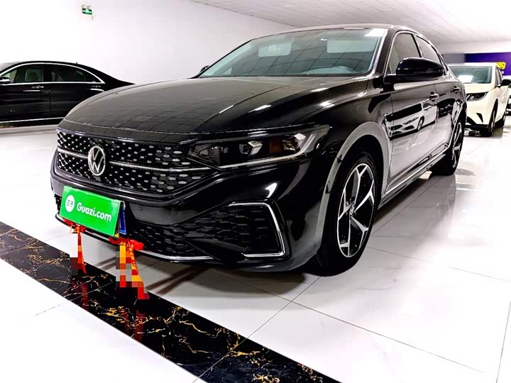 Фото 2 - Volkswagen Passat