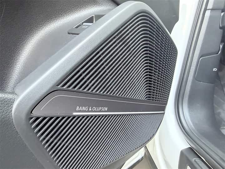 Фото 11 - Audi Q5L