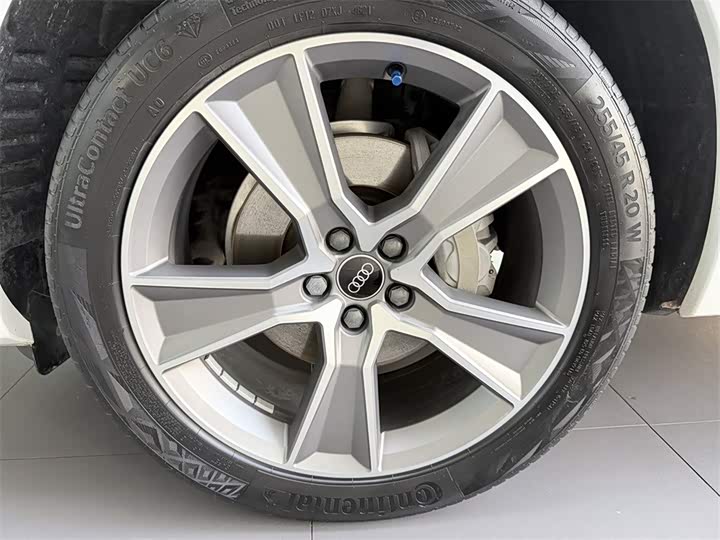 Фото 14 - Audi Q5L